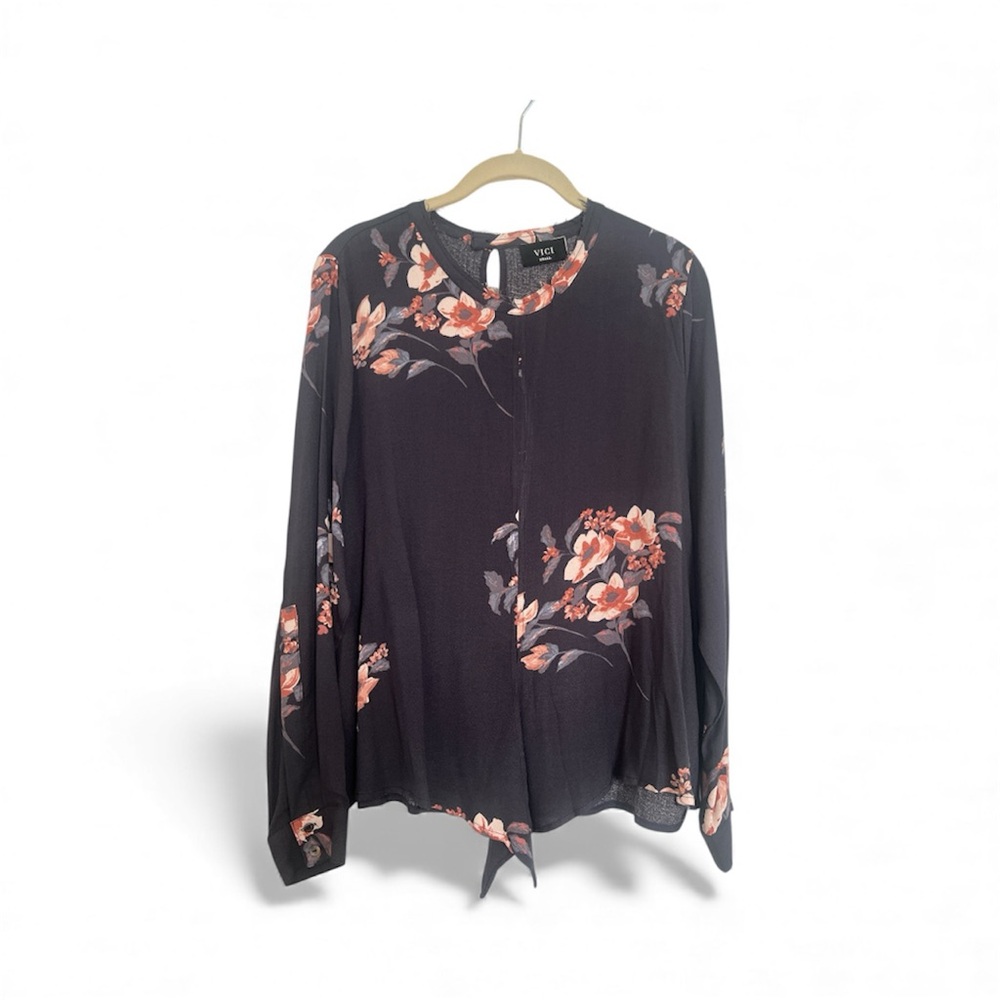 🌺 Flirty Floral VICI Top
